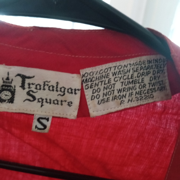 A 1980s red vest - Picture 2 of 2